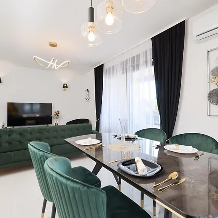 Two Bedroom Apt Luxury Gold Ivana With Private Parking Apartment