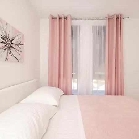 Two Bedroom Apt Luxury Gold Ivana With Private Parking ザダル