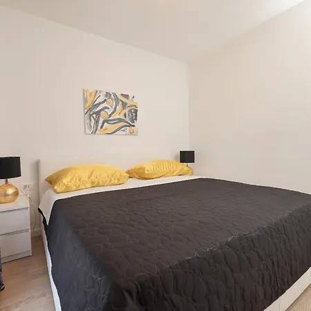 Two Bedroom Apt Luxury Gold Ivana With Private Parking * ザダル