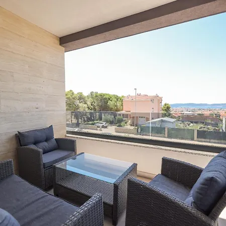 Apartment Two Bedroom Apt Luxury Gold Ivana With Private Parking