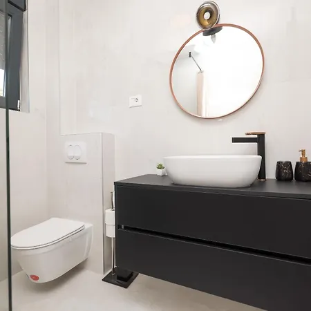 Two Bedroom Apt Luxury Gold Ivana With Private Parking Apartment