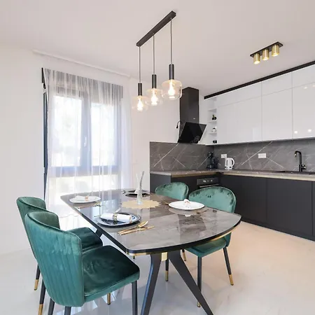 Two Bedroom Apt Luxury Gold Ivana With Private Parking * ザダル